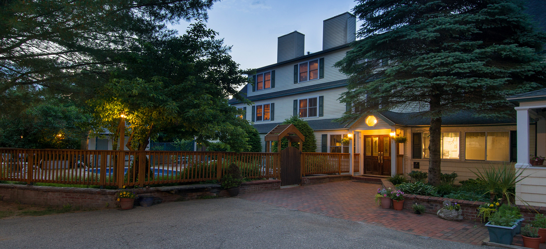 Inn at Ellis River entrance in summer at dusk