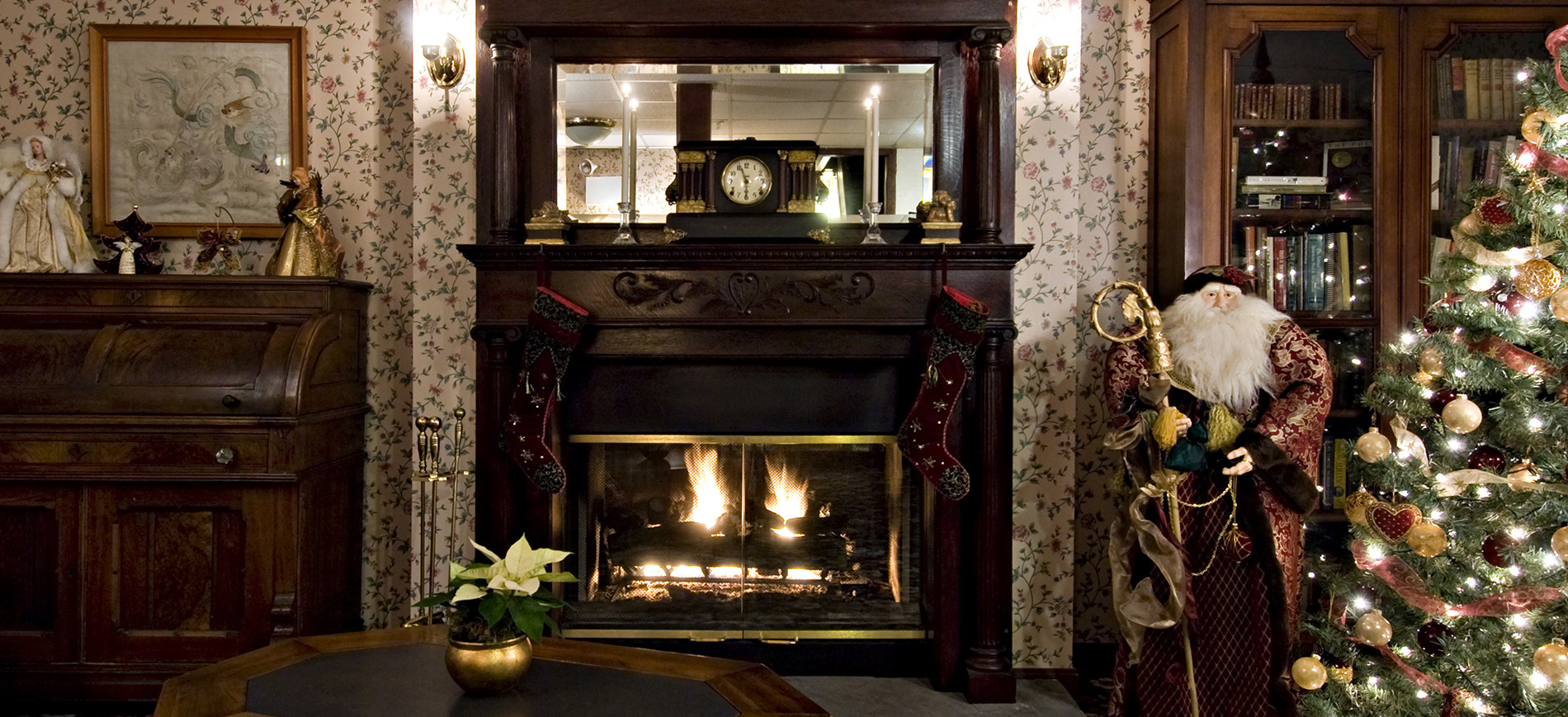 Inn lobby with desk, fireplace, St Nick, Xmas tree