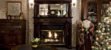 Inn lobby with desk, fireplace, St Nick, Xmas tree