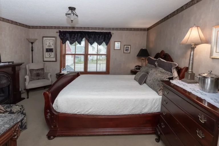 Arethusa Falls -Whole Room.