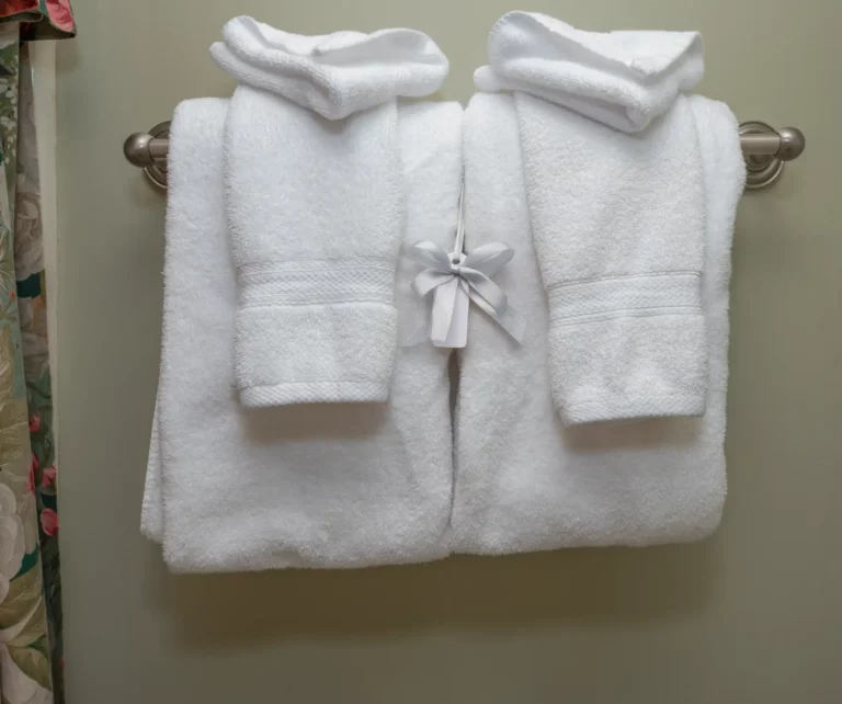 Avalanche Falls-Towels in Bathroom.
